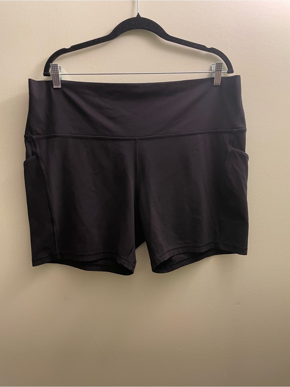 Women's Black LW7BUMS lululemon Shorts with Side Pockets Size 20